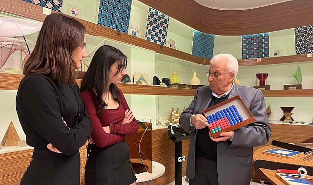 Bu nokta matematik formüllerini dokunarak öğrenmeye imkan sağlıyor