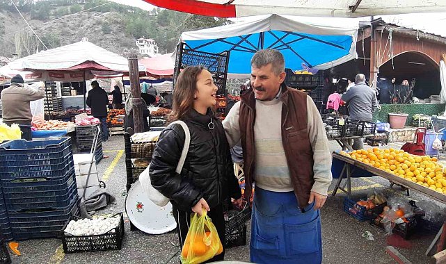 Bu tezgahta takdir belgesi getirene vitamin bedava