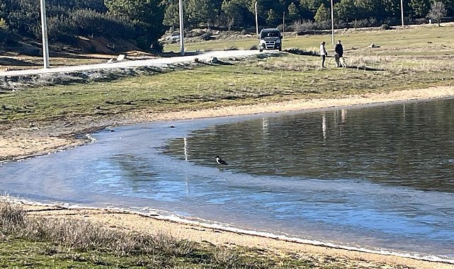 Buldan Süleymanlı Yayla Gölü kısmen buz tuttu