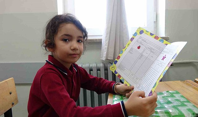 Burdur'da 43 bin 41 öğrenci karne sevinci yaşadı