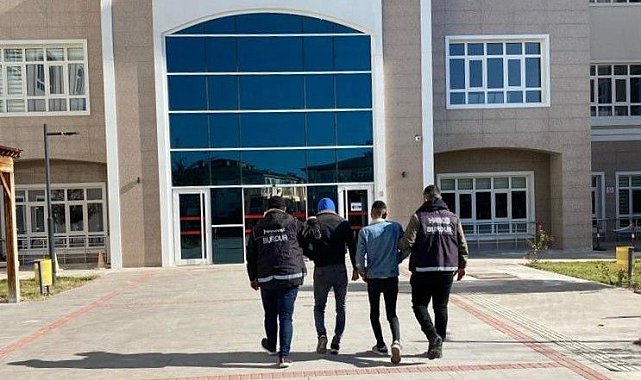 Burdur'da durdurulan araçta uyuşturucu çıktı, 2 şahıs tutuklandı
