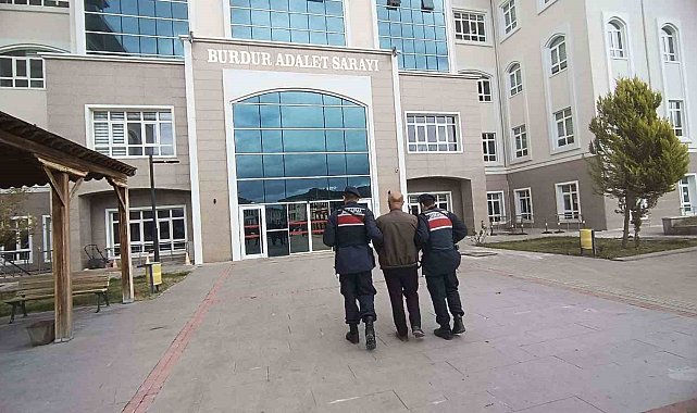 Burdur'da jandarma tarafından yakalanan 4 firari cezaevine gönderildi