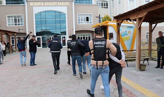 Burdur'da uyuşturucu operasyonunda 3 şahıs tutuklandı