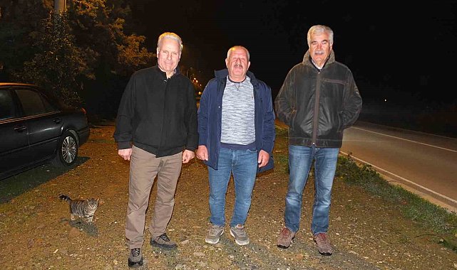 Burhaniyeli vatandaşlar Büyükşehirden kaldırım istedi