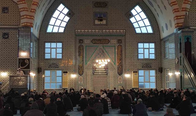 Bursa'da camilerde şehitler için dua edildi