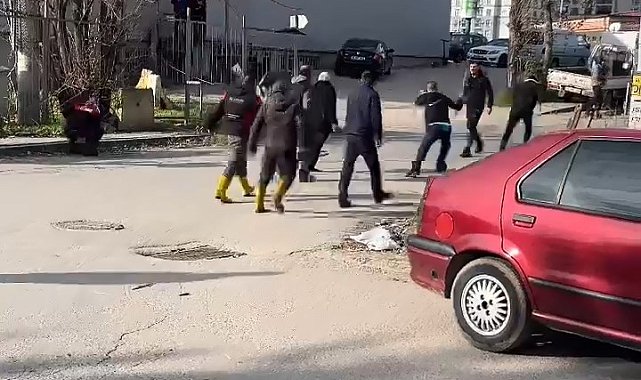 Bursa'da iki grubun sopalı meydan muharebesi kamerada