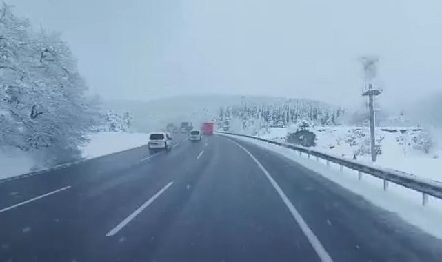 Bursa'da kar yağışı sürücülere zor anlar yaşatıyor