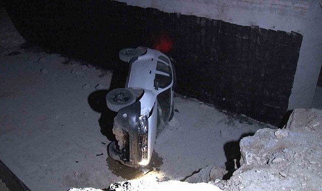 Bursa'da otomobil 4 metre yükseklikten dereye uçtu