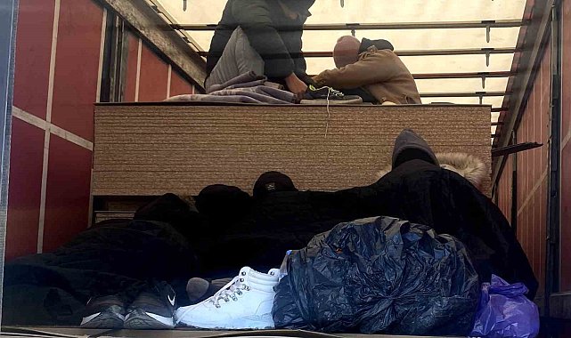 Bursa'da tır dorsesinde 9 kaçak göçmen yakalandı