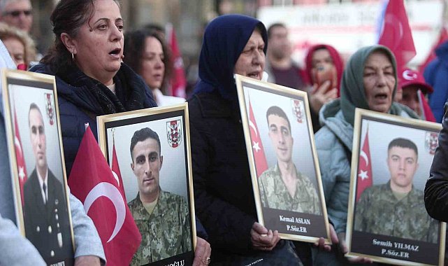 Bursa'da yüzlerce kişi şehitler için yürüdü