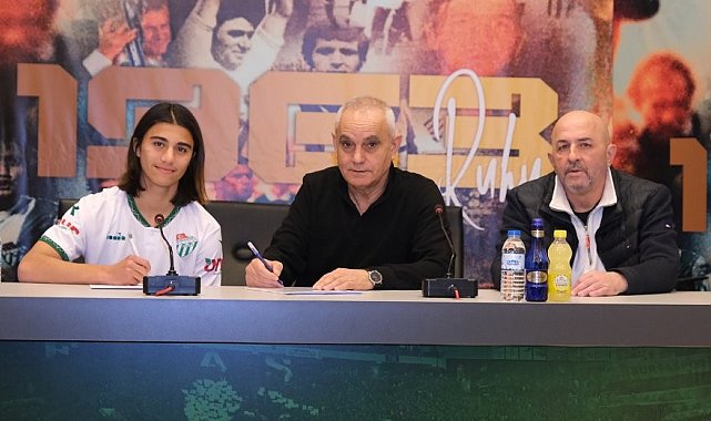 Bursaspor, genç futbolcusu Ahmet Çobanoğlu ile sözleşme imzaladı
