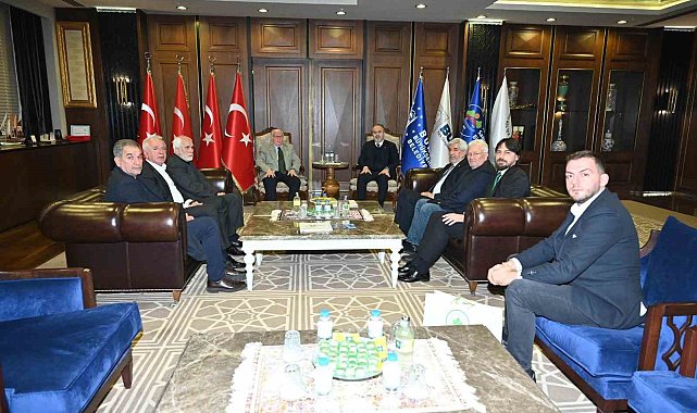 Bursaspor yönetimi, Büyükşehir Belediye Başkanı Alinur Aktaş'ı ziyaret etti