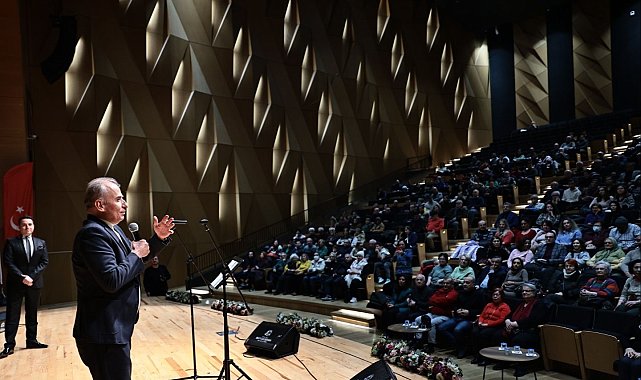 Büyükşehir Korosu izleyenleri mest etti