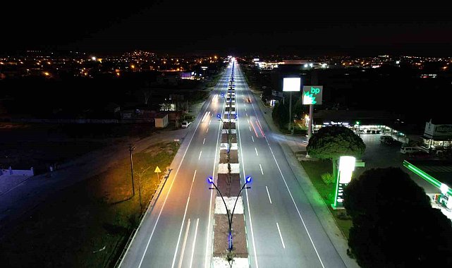 Büyükşehirden Akhisar'da ışıklandırma çalışması
