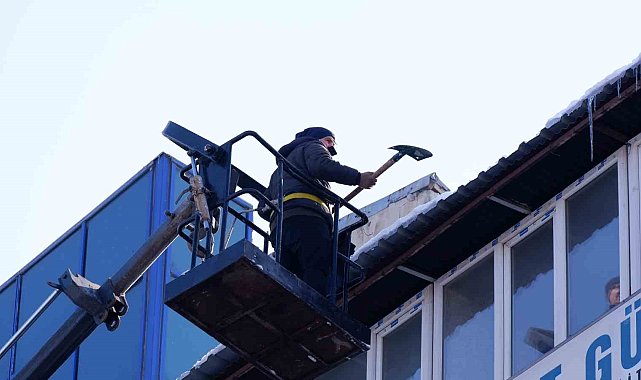 Buz kırma timleri görev başında