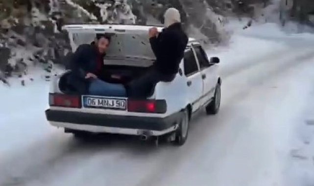 Buzlu yolda rampayı çıkamayan araçlar traktörle çekildi