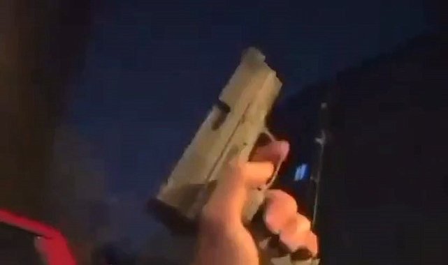 Canlı yayın açıp mahalle arasında havaya defalarca kez ateş etti