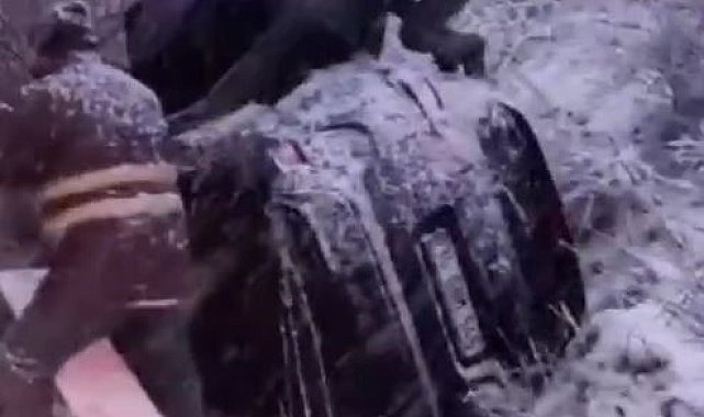 Çatalca'da kar nedeniyle araçlar yolda kaldı, bir otomobil kaza yaptı