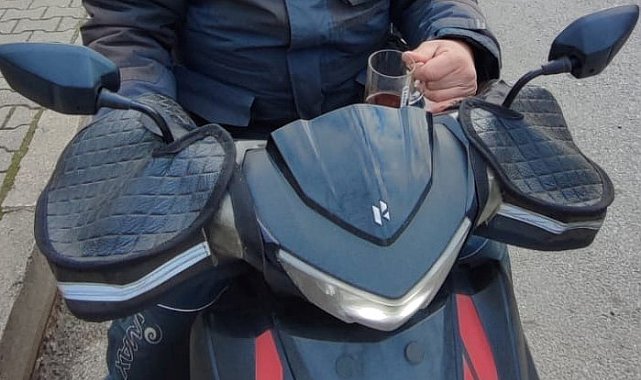 Çay içerek motosiklet kullanan sürücüye ceza