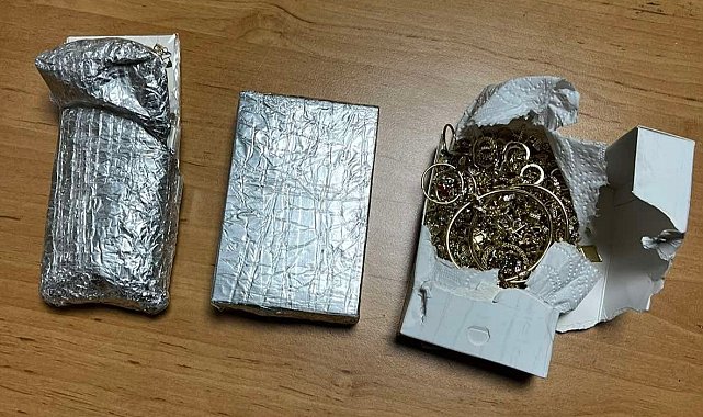 Ceketinin cebine koyduğu kaçak altınlar sınırı geçemedi
