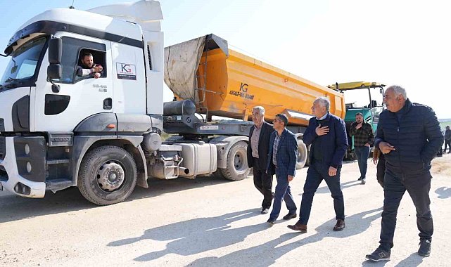 Ceyhan Sarımazı'da istinat duvarı yapılıyor, 19 km'lik yol yenileniyor