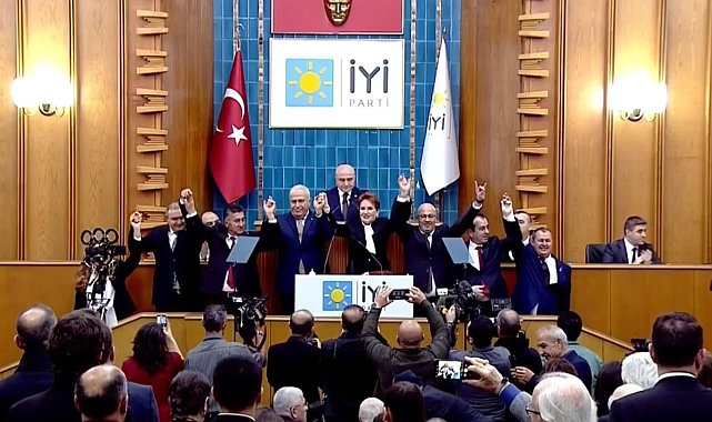 CHP'den istifa eden Efeler Belediye Başkanı Atay, İYİ Parti'ye katıldı