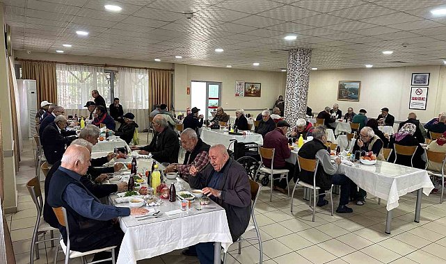 Cihangir'den huzurevinde kalan yaşlılara kebap