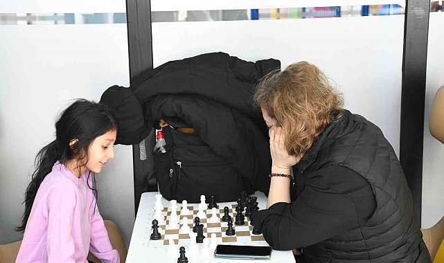 Çocuklardan Başkan Büyükkılıç'a "kütüphane" teşekkürü