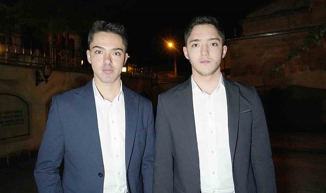 Çocukluklarından beri hiç ayrılmayan ikiz kardeşleri, askerlikte de ayıramadı