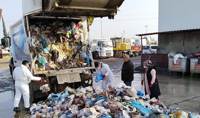 Çöplerin içinde altın aradılar