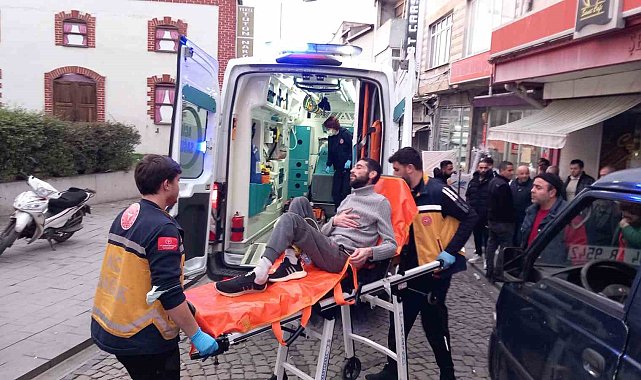 Çorlu'da kanlı kavga: Ağabeyini sokak ortasında 6 yerinden bıçakladı