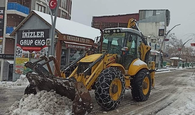 Çukurca Belediyesinden kar temizleme çalışması