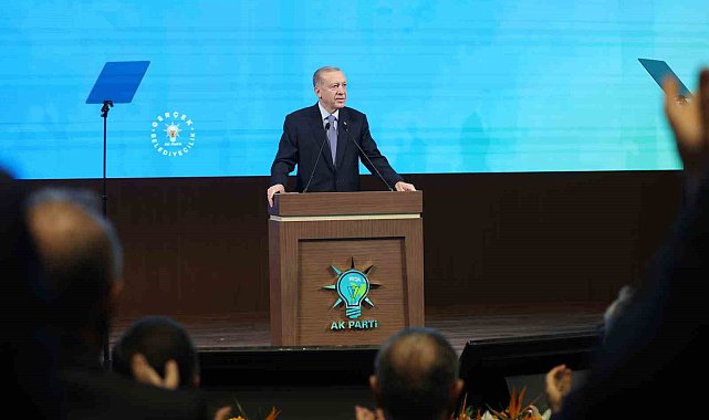 Cumhurbaşkanı Erdoğan: "AK Parti, her alanda olduğu gibi belediyecilikte de kendi kendiyle yarışmaktadır"