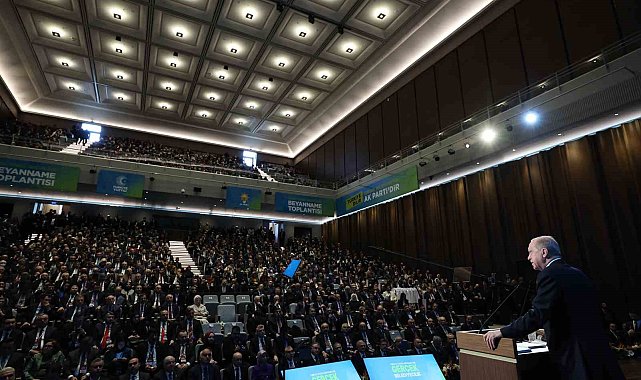 Cumhurbaşkanı Erdoğan: "Eser ortaya koyamamanın, halka hizmet getirememenin bahanesi olamaz. Birilerinin 'engellendik' edebiyatı yapmalarına bakmayın, bunlar safsatadan ibarettir."