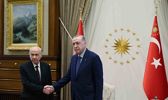 Cumhurbaşkanı Recep Tayyip Erdoğan, Cumhurbaşkanlığı Külliyesi'nde MHP Genel Başkanı Devlet Bahçeli'yi kabul etti.