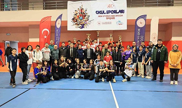 Curlingte kupalar sahibini buldu