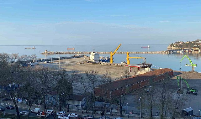 Demir yüklü gemi Zonguldak açıklarında arızalandı