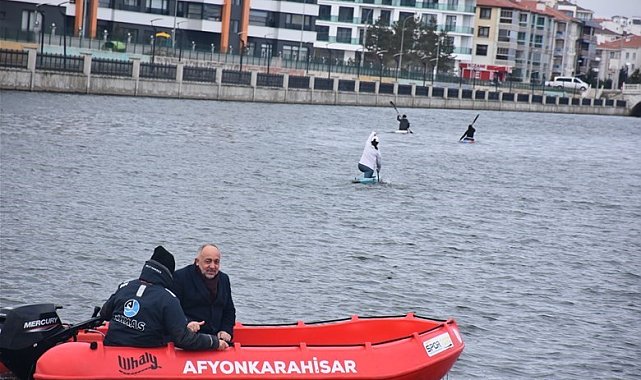 Denizi olmayan kentte -2 derecede kanoda olimpiyatlara hazırlanıyorlar