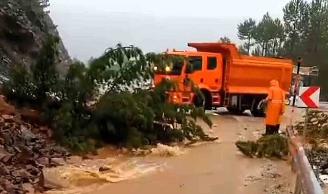 Denizli'de şiddetli yağış sel baskınları ve heyelana neden oldu