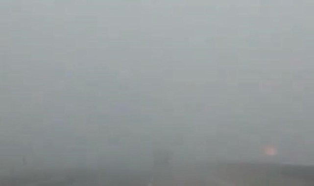 Denizli&#039;de yoğun sis ve kaygan zemin araç sürücülerine zorlu anlar yaşattı