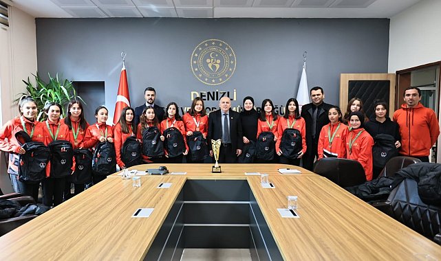 Denizlili hokeyciler bronzla döndü