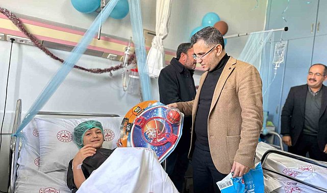 Deprem bölgesinde sünnet şöleni