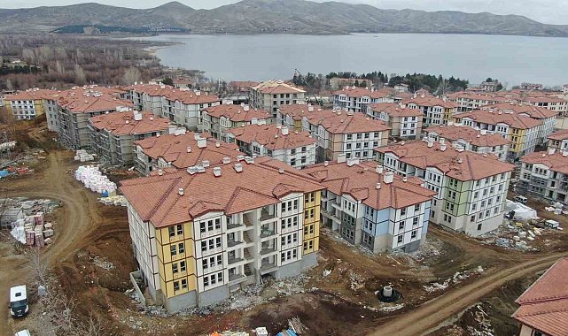 Depremin merkez üssünde dönüşüm sürüyor, 404 konutun kaba inşası bitti