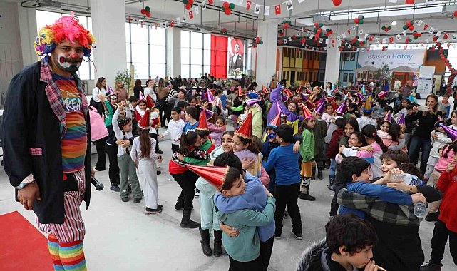 Depremzede çocuklar doyasıya eğlendi