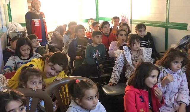 Depremzede çocuklara sinema etkinliği