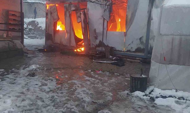 Depremzede yaşlı kadın ve engelli torunu yangından son anda kurtuldu