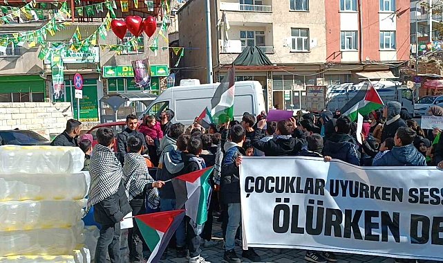 Dicle ilçesinde çocuklardan Gazze'ye destek yürüyüşü