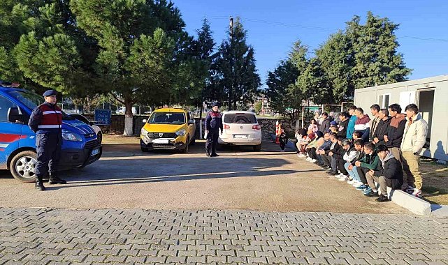 Didim'de 39 düzensiz göçmen ve 4 organizatör yakalandı