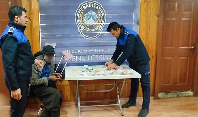 Dilenen şahsın cebinden 2 bin TL para çıktı