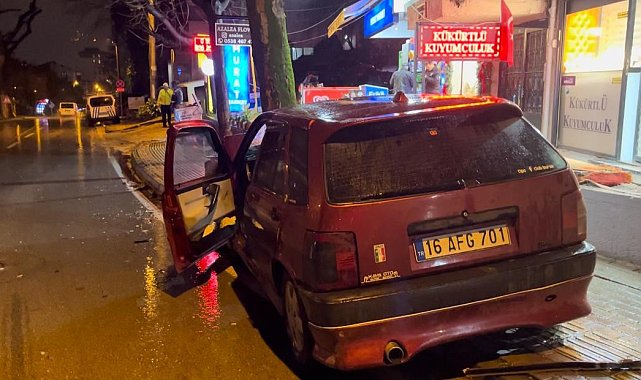 Direksiyon başında kalp krizi geçirdi...Kaza anı kamerada: 3 yaralı
